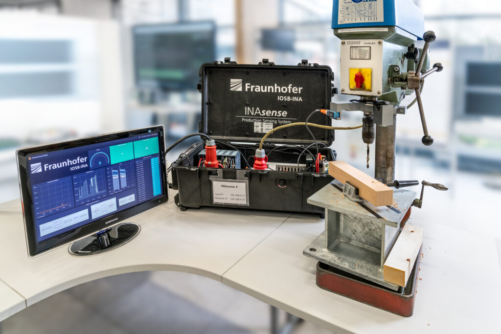 FhG_Titel_Nur_Koffer_und_Maschine_nehmen